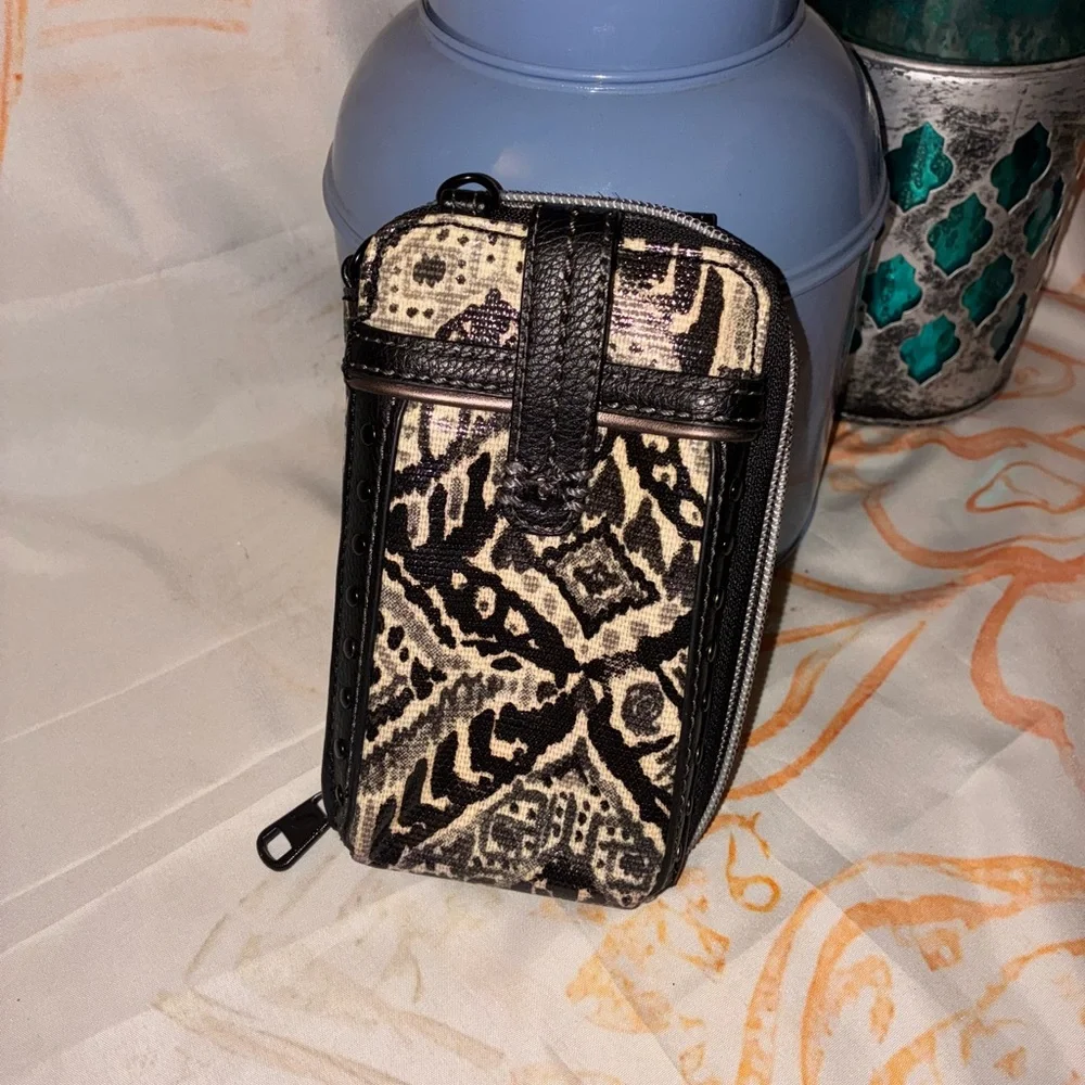 Sakroots Cream & Black Wallet Paired W/ a Cream Colored Backpack From Urban - Picture 9 of 12